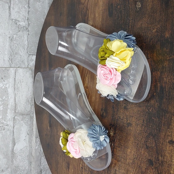 Clear Jelly Slides w/Flower Trimmed Band - Picture 4 of 7